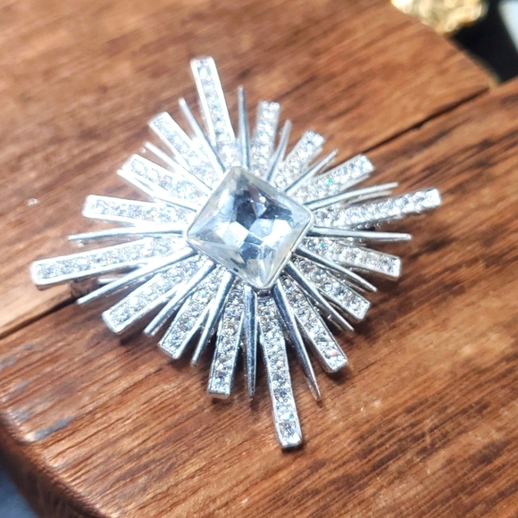B819 starburst brooch‎ crystal starry night vintage